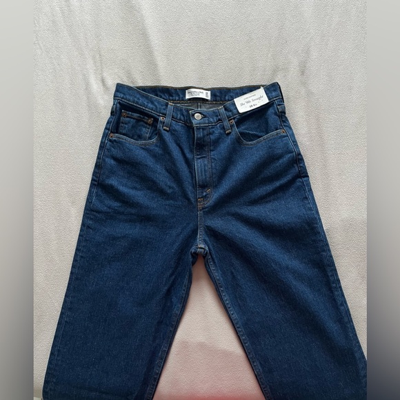 Abercrombie and Fitch Ultra High Rise 90s Straight Jean - Picture 3 of 5